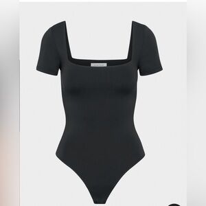 Aritzia Contour Squareneck Shortsleeve Bodysuit Size Medium